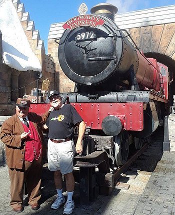Universal Studio's static mockup of the Hogwarts Express Hall Class locomotive, partially blocked by some tourist.  Click for bigger photo.